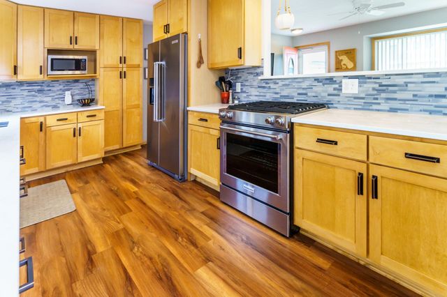 10715 15th Avenue N, Plymouth, MN 55441
