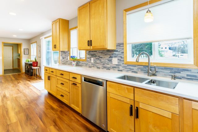 10715 15th Avenue N, Plymouth, MN 55441
