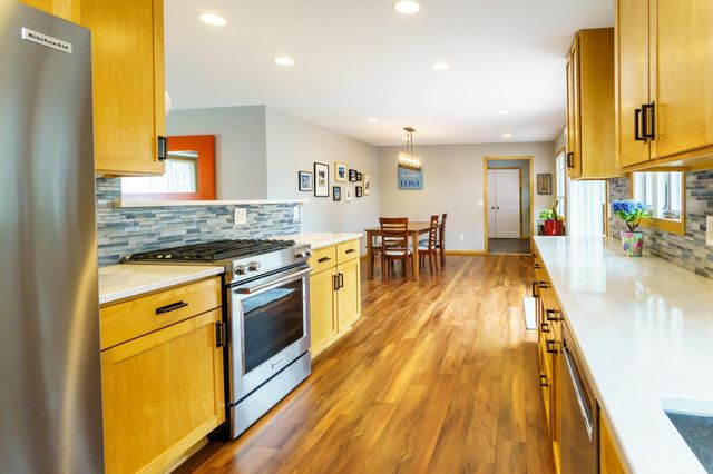 10715 15th Avenue N, Plymouth, MN 55441