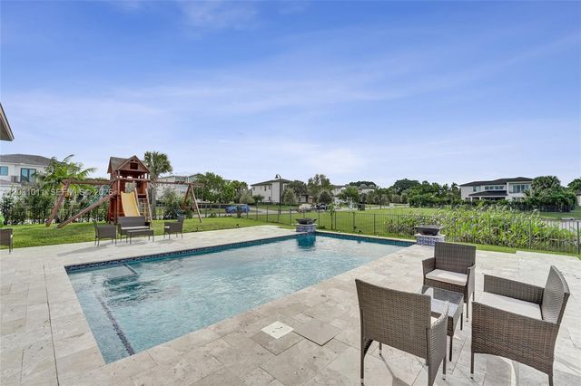 6804 N Stillwater Shores Drive, Davie, FL 33314