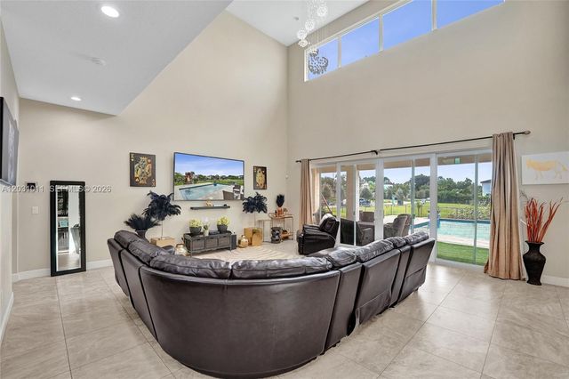 6804 N Stillwater Shores Drive, Davie, FL 33314