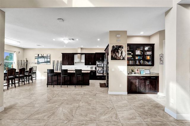 6804 N Stillwater Shores Drive, Davie, FL 33314