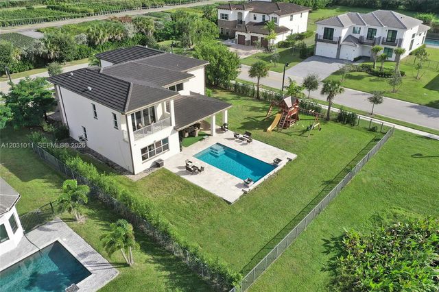 6804 N Stillwater Shores Drive, Davie, FL 33314