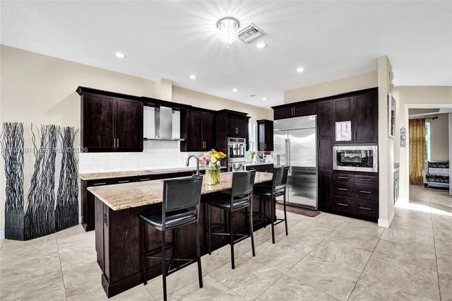 6804 N Stillwater Shores Drive, Davie, FL 33314