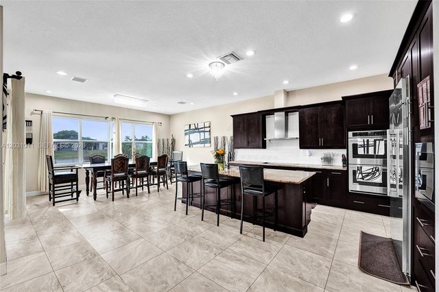 6804 N Stillwater Shores Drive, Davie, FL 33314