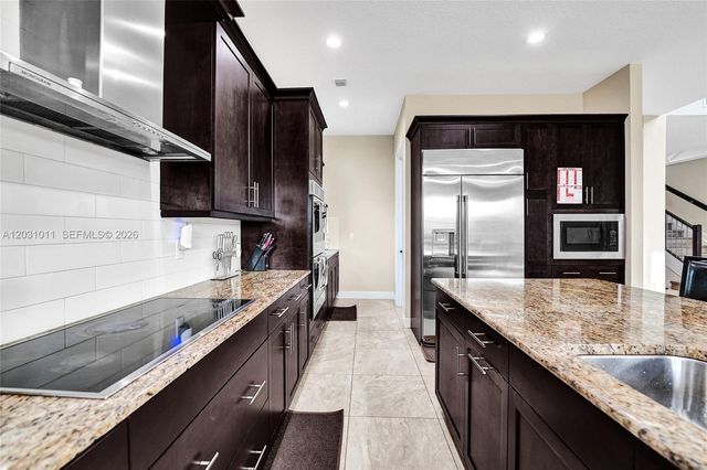 6804 N Stillwater Shores Drive, Davie, FL 33314