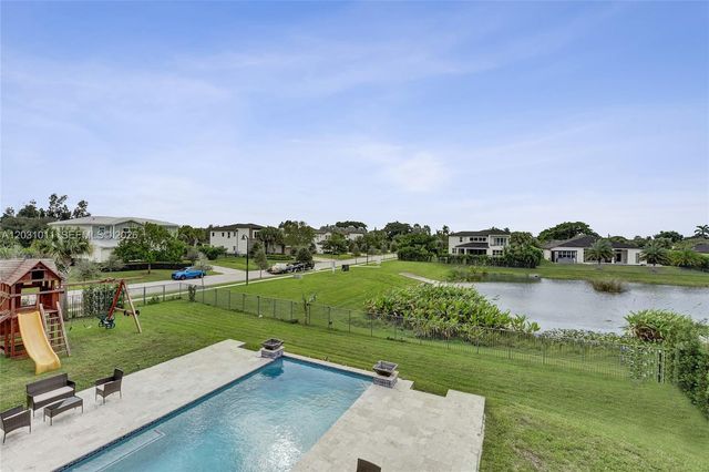 6804 N Stillwater Shores Drive, Davie, FL 33314