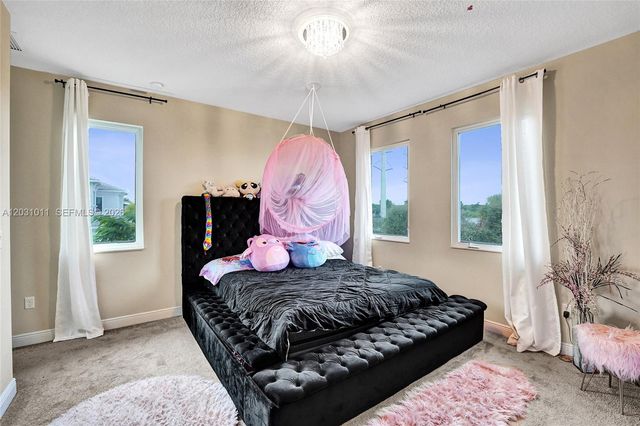 6804 N Stillwater Shores Drive, Davie, FL 33314