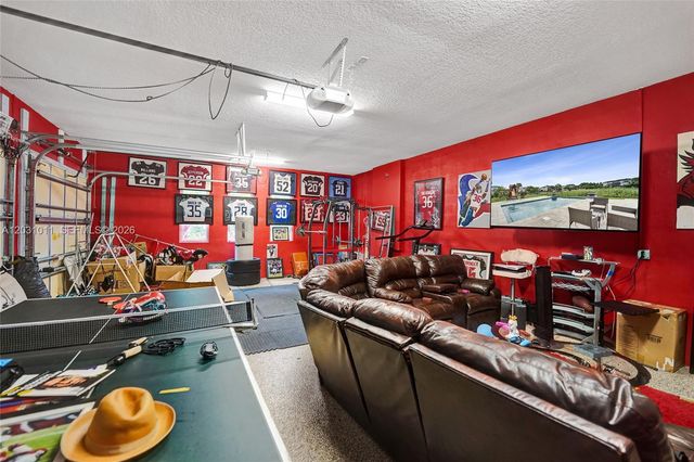 6804 N Stillwater Shores Drive, Davie, FL 33314