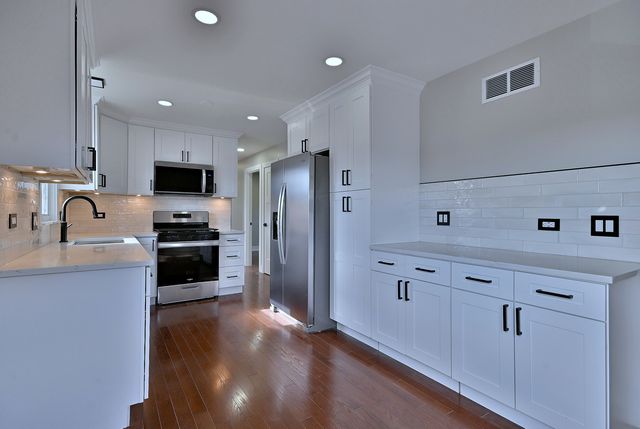 5435 N Mobile Avenue, Chicago, IL 60630