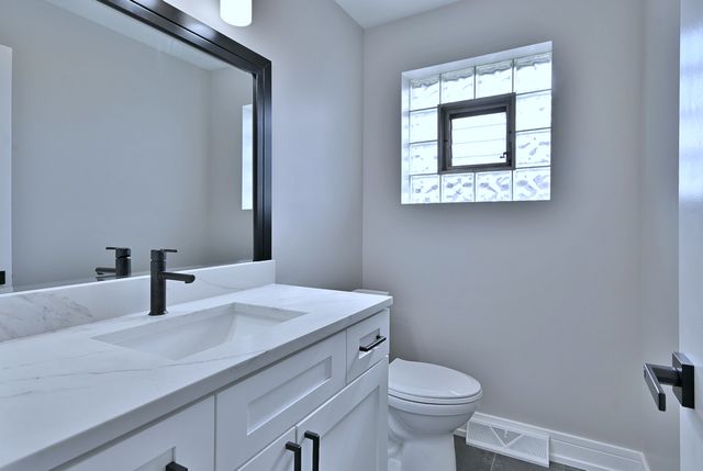 5435 N Mobile Avenue, Chicago, IL 60630