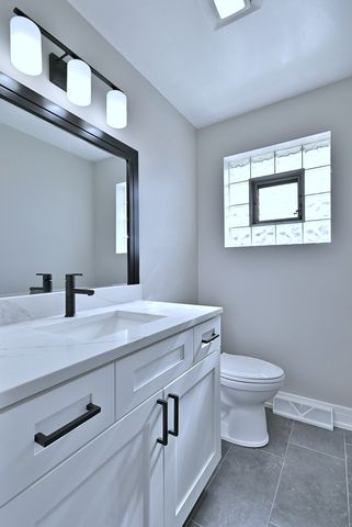 5435 N Mobile Avenue, Chicago, IL 60630