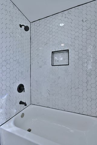 5435 N Mobile Avenue, Chicago, IL 60630