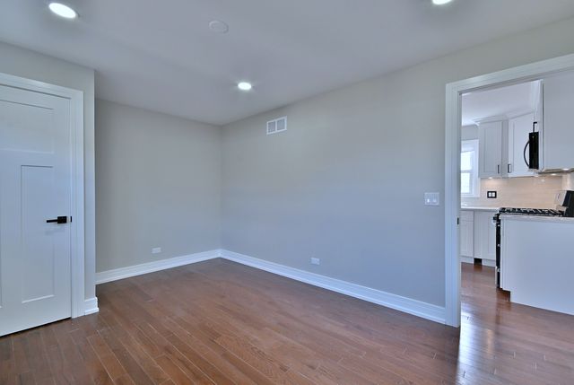 5435 N Mobile Avenue, Chicago, IL 60630