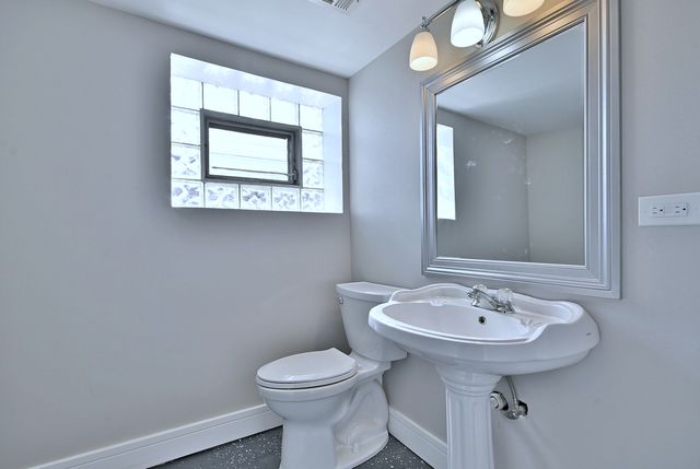 5435 N Mobile Avenue, Chicago, IL 60630