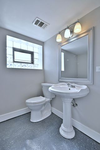 5435 N Mobile Avenue, Chicago, IL 60630