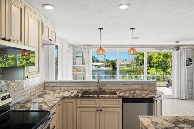 6506 HILLSIDE AVENUE, Seminole, FL 33772