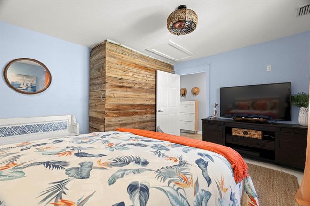 6506 HILLSIDE AVENUE, Seminole, FL 33772