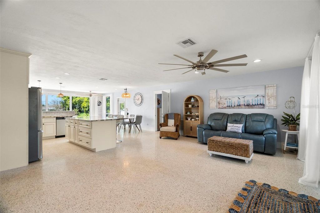 Image 11 of property listing at 6506 HILLSIDE AVENUE, Seminole, FL 33772