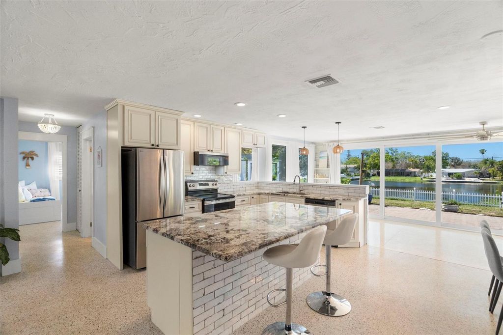 Image 12 of property listing at 6506 HILLSIDE AVENUE, Seminole, FL 33772