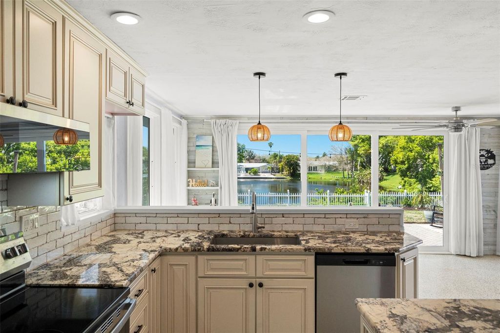 Image 17 of property listing at 6506 HILLSIDE AVENUE, Seminole, FL 33772