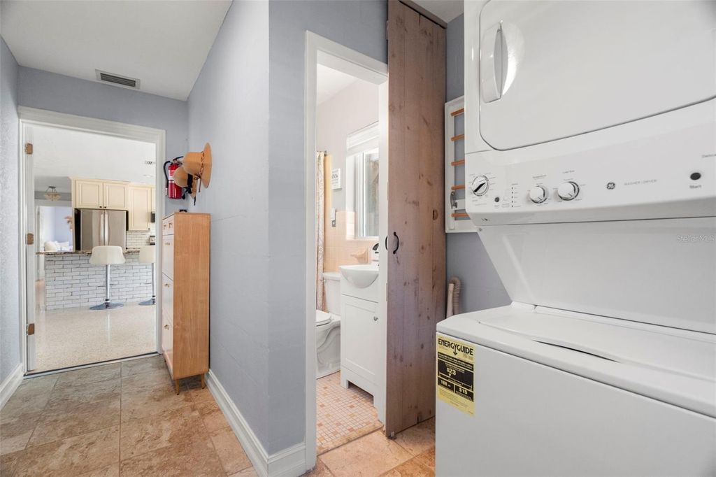 Image 18 of property listing at 6506 HILLSIDE AVENUE, Seminole, FL 33772