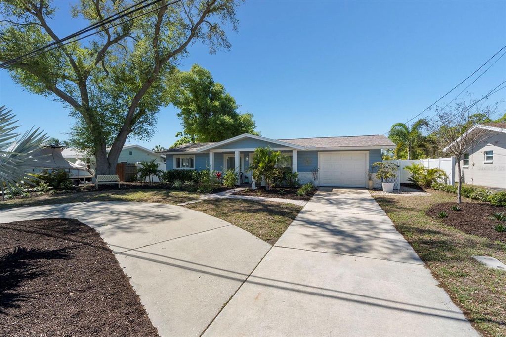 Image 3 of property listing at 6506 HILLSIDE AVENUE, Seminole, FL 33772