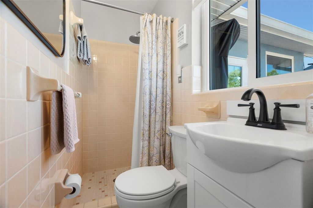 Image 21 of property listing at 6506 HILLSIDE AVENUE, Seminole, FL 33772