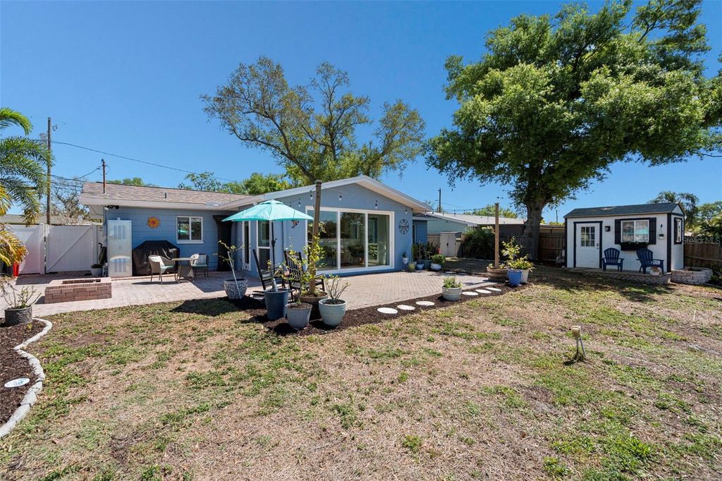 Image 33 of property listing at 6506 HILLSIDE AVENUE, Seminole, FL 33772