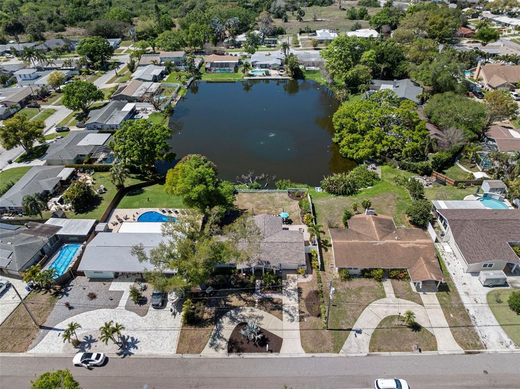 Image 7 of property listing at 6506 HILLSIDE AVENUE, Seminole, FL 33772