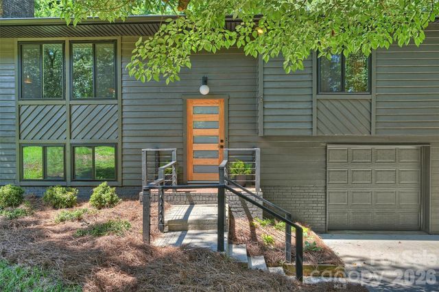 7323 Rollingridge Drive, Charlotte, NC 28211