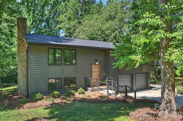 7323 Rollingridge Drive, Charlotte, NC 28211