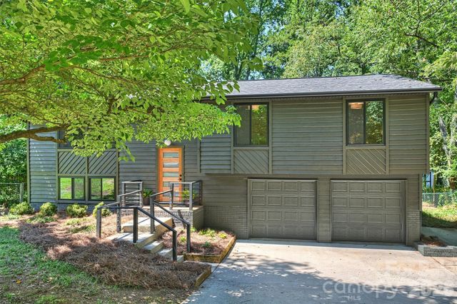 7323 Rollingridge Drive, Charlotte, NC 28211