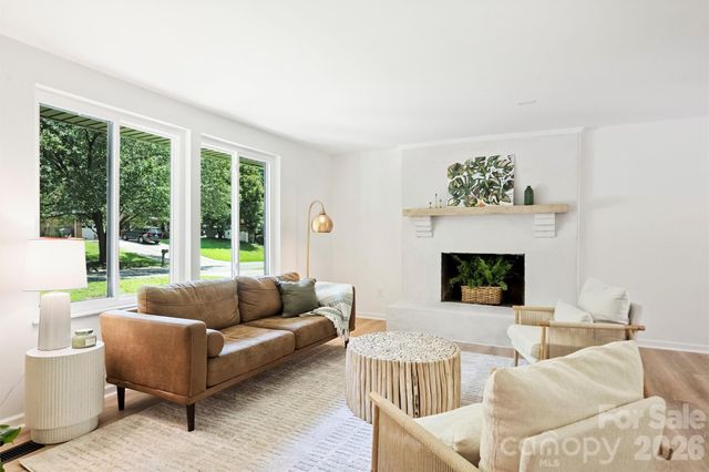 7323 Rollingridge Drive, Charlotte, NC 28211