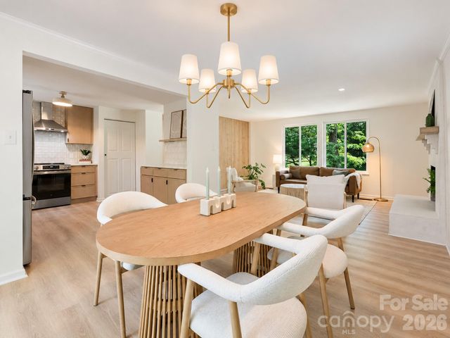 7323 Rollingridge Drive, Charlotte, NC 28211
