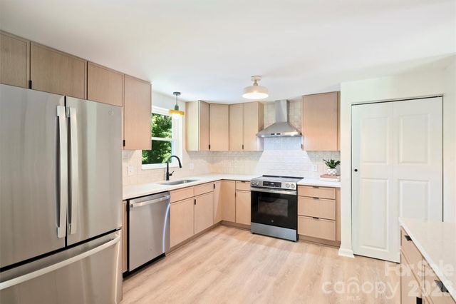 7323 Rollingridge Drive, Charlotte, NC 28211