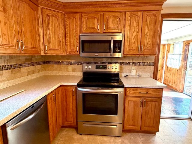 199 Plymouth St, Whitman, MA 02382