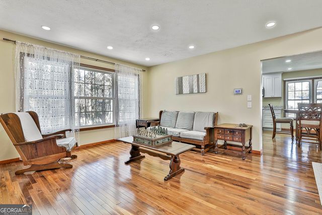 190 Willow Lake Lane, Sharpsburg, GA 30277