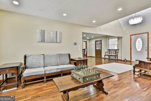 190 Willow Lake Lane, Sharpsburg, GA 30277