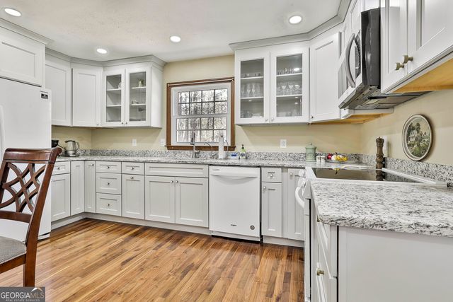 190 Willow Lake Lane, Sharpsburg, GA 30277