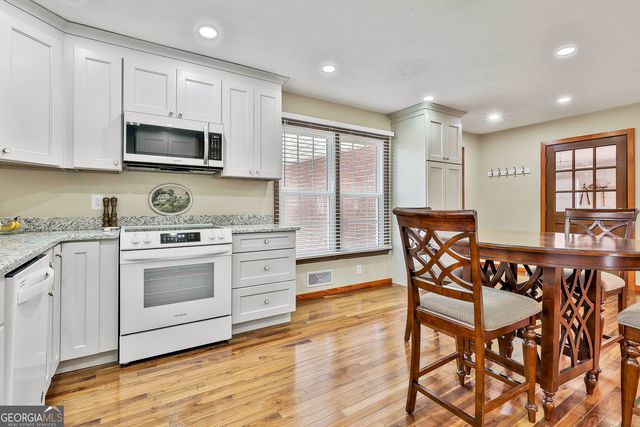 190 Willow Lake Lane, Sharpsburg, GA 30277