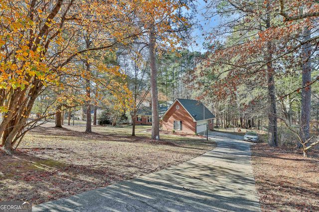 190 Willow Lake Lane, Sharpsburg, GA 30277