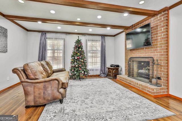 190 Willow Lake Lane, Sharpsburg, GA 30277