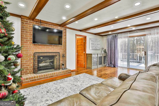 190 Willow Lake Lane, Sharpsburg, GA 30277