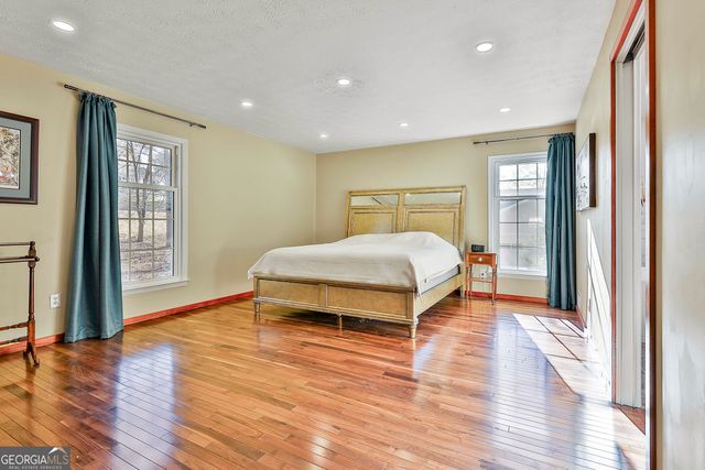 190 Willow Lake Lane, Sharpsburg, GA 30277