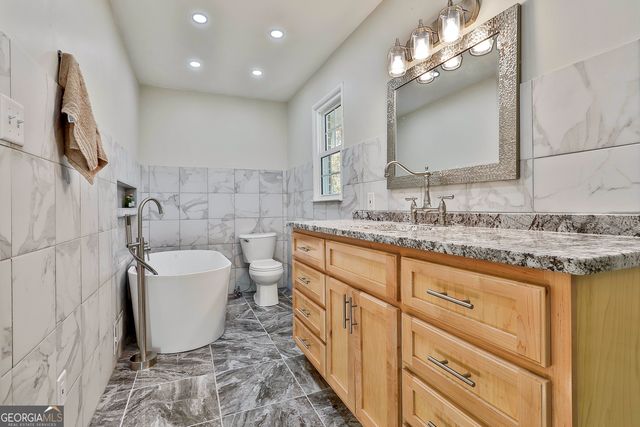 190 Willow Lake Lane, Sharpsburg, GA 30277