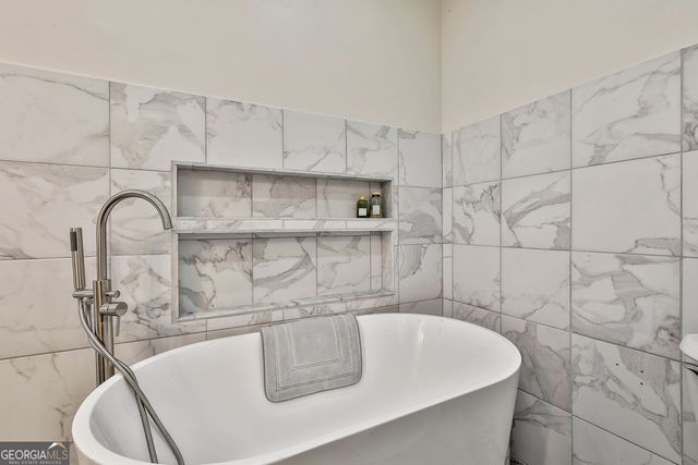 190 Willow Lake Lane, Sharpsburg, GA 30277