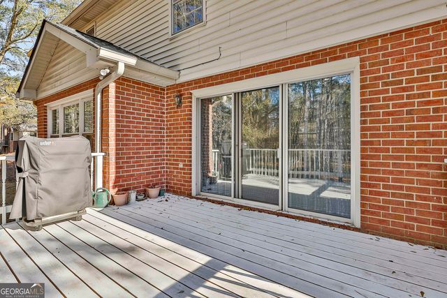 190 Willow Lake Lane, Sharpsburg, GA 30277