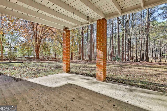 190 Willow Lake Lane, Sharpsburg, GA 30277