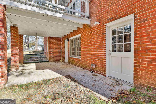 190 Willow Lake Lane, Sharpsburg, GA 30277